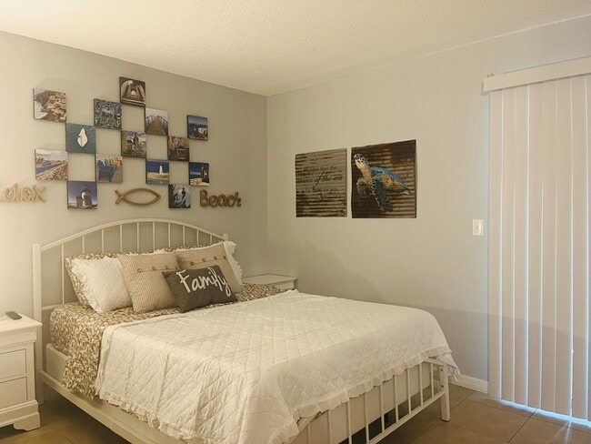 Building Photo - 3142-3153 Sir Hamilton Cir