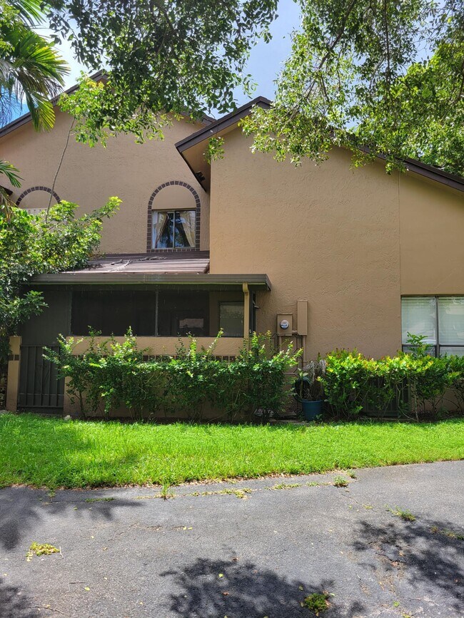 Building Photo - 3605 NW 21st Ct