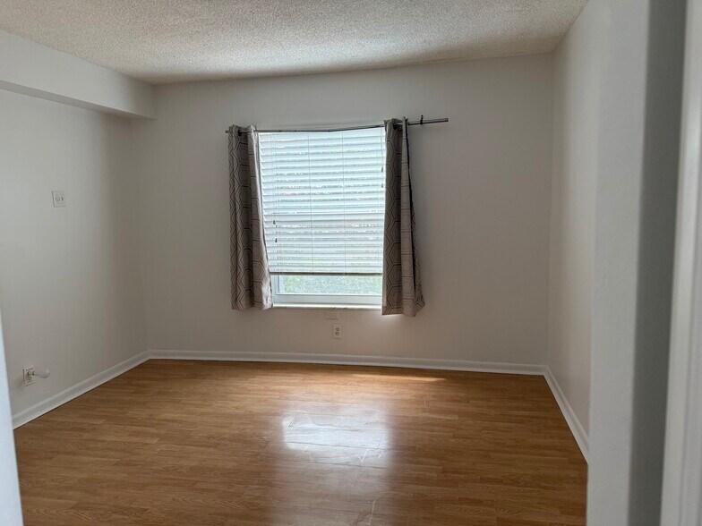 Building Photo - 2900 Banyan St