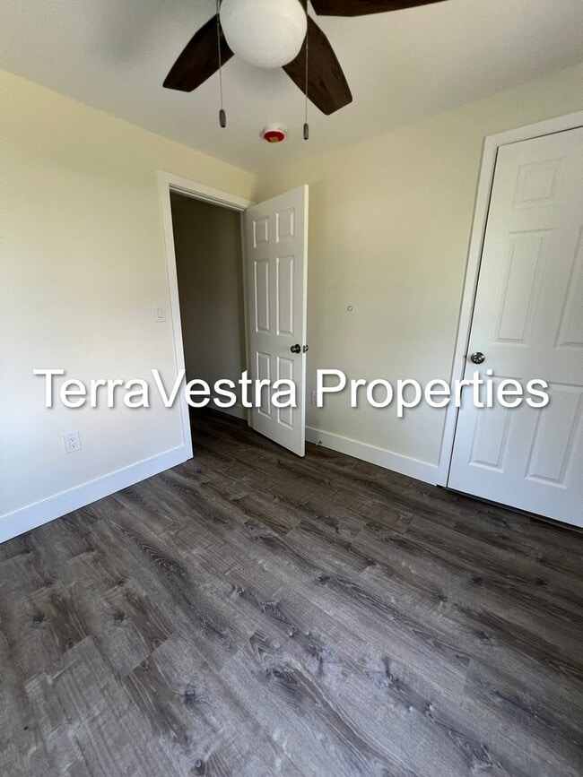 Building Photo - 4 Bed / 2 Full Bath in Millville!