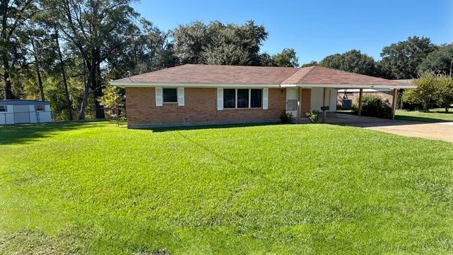 Primary Photo - 401 Bayou Oaks Dr