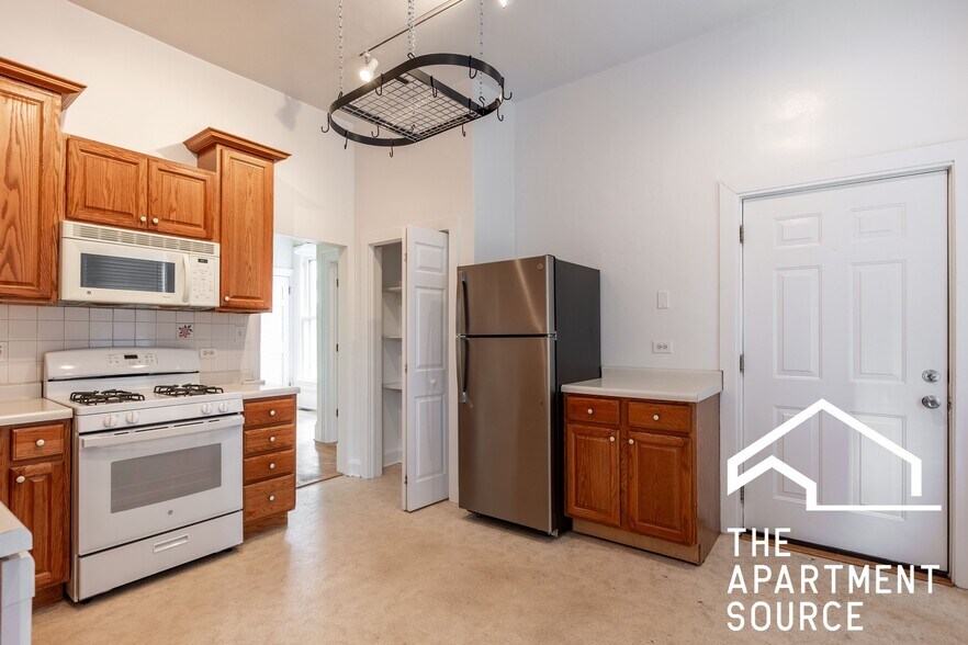 Building Photo - 4410 N Greenview Ave