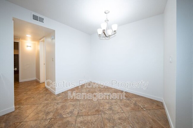 Building Photo - 747 S Extension Rd