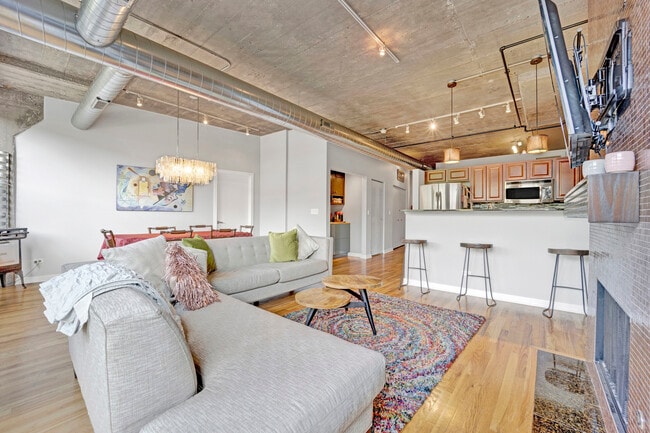 Building Photo - 1111 W 15th St