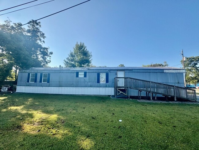 Primary Photo - 1007 Spooner St