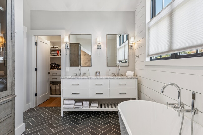 Building Photo - 1810 Quail Ct