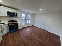 Building Photo - 310 Oak St