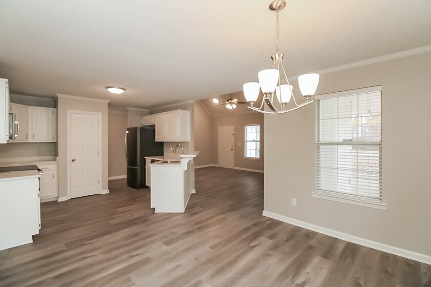 Building Photo - 245 Pebble Creek Dr