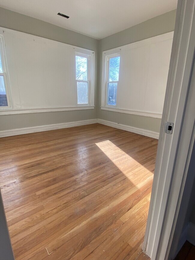 Building Photo - 8046 S Manistee Ave