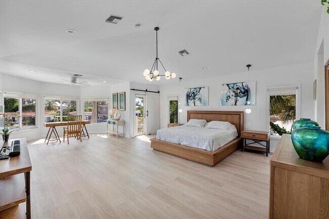 Building Photo - 2484 SE 12th St