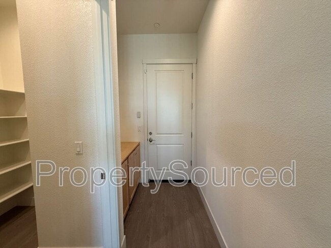 Building Photo - 1136 Crescent Ave