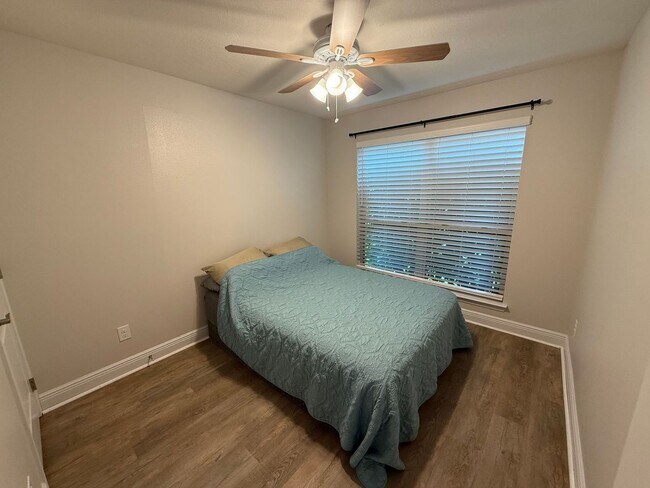 Building Photo - Pensacola - Logan Place - 3 bedroom, 2 bat...