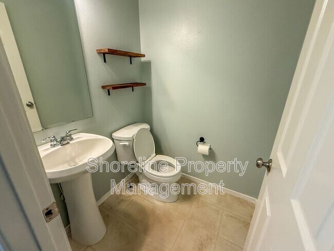 Building Photo - 3420 N Oakstone Ave