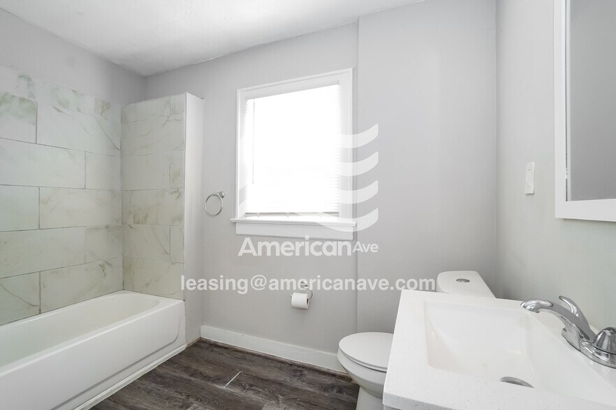 Building Photo - 985 Delia Ave