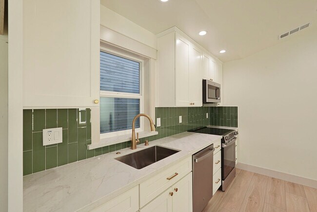 Building Photo - Beautiful 2 bedroom 1 Bathroom for rent in North Oak Park! Close to UC Davis and McGeorge Law
