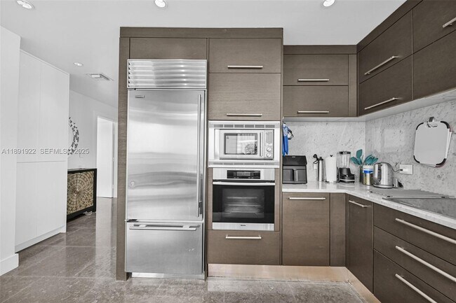 Building Photo - 900 Biscayne Blvd