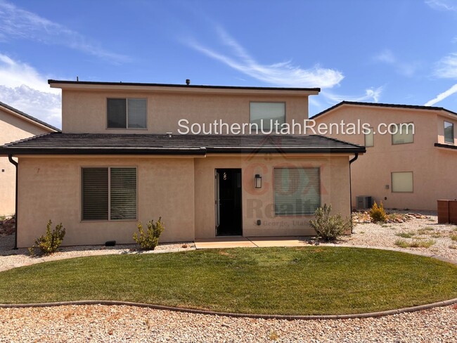 Building Photo - Wonderful 4 bed / 2.5 bath in Desert Canyo...