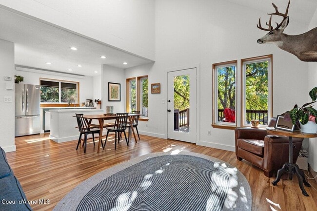 Building Photo - Great CDA Location!