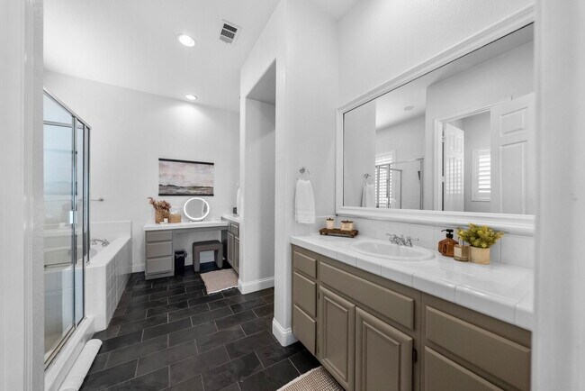 Building Photo - 27067 Sunningdale Way