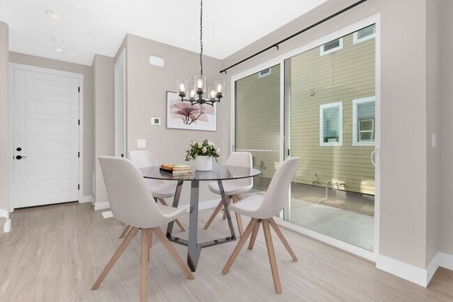 Building Photo - 6240 N Florence Wy