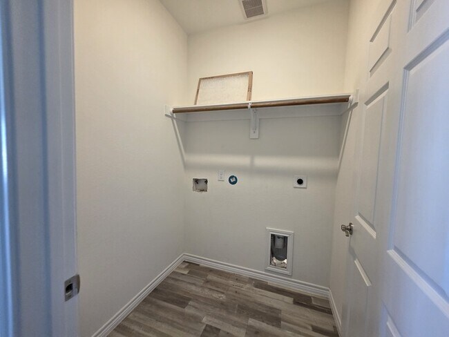 Building Photo - 4/2/2-Mardi Gras Floorplan