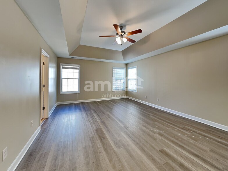 Building Photo - 1409 Lindenberg Sq