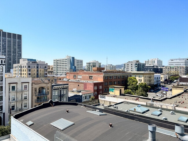 Building Photo - 719 Larkin St