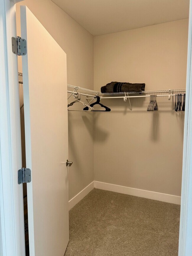 Building Photo - 18w070 Royce Blvd