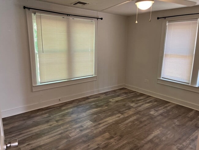 Building Photo - 2912 N Independence Ave