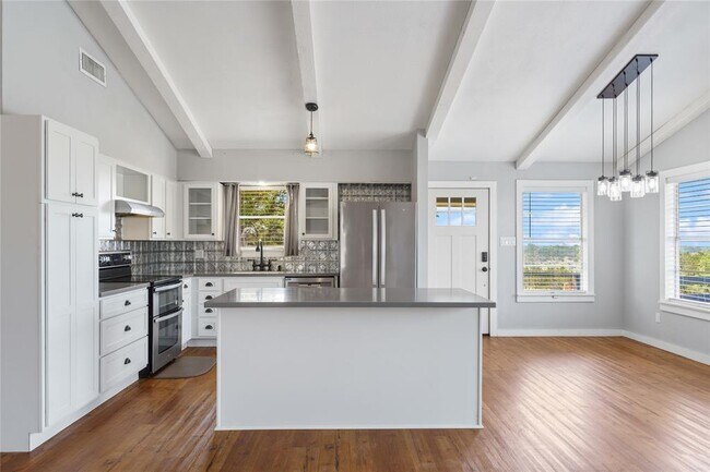 Building Photo - 2351 Skyline Dr