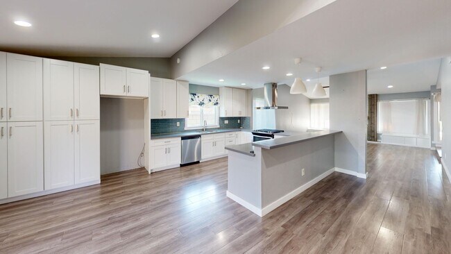 Building Photo - Beautifully Updated 3BR/2BA Single-Family Home in Rancho Cucamonga-Not a single step!
