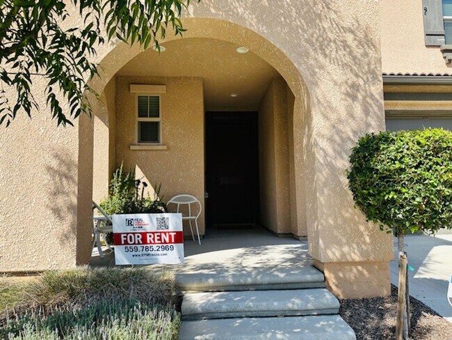 Building Photo - $2,395 Tesoro Viejo Gorgeous 2 Bed + Offic...
