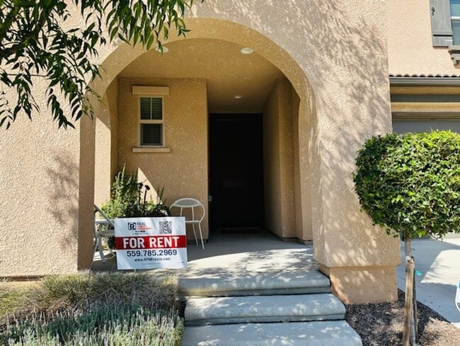 Building Photo - $2,395 Tesoro Viejo Gorgeous 2 Bed + Offic...