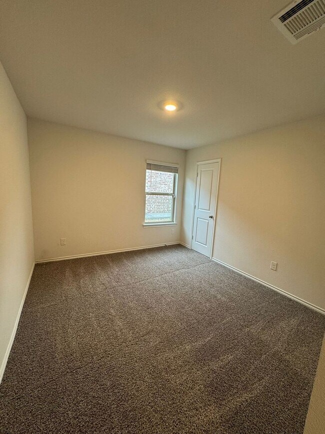 Building Photo - Spacious 4BR House in Aubrey