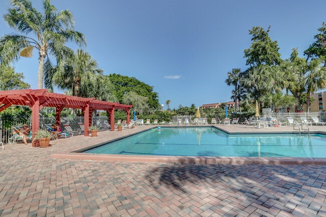 Building Photo - 450 Egret Cir