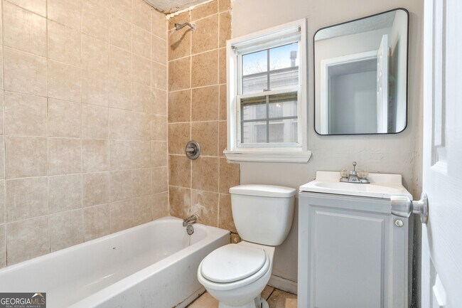 Building Photo - 215 Ollie St NW