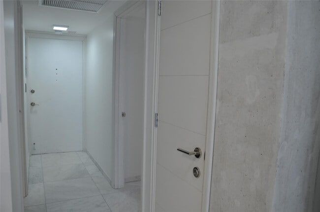 Building Photo - 6000 N Ocean Blvd