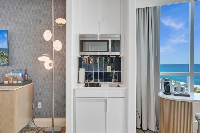 Building Photo - 4401 Collins Ave
