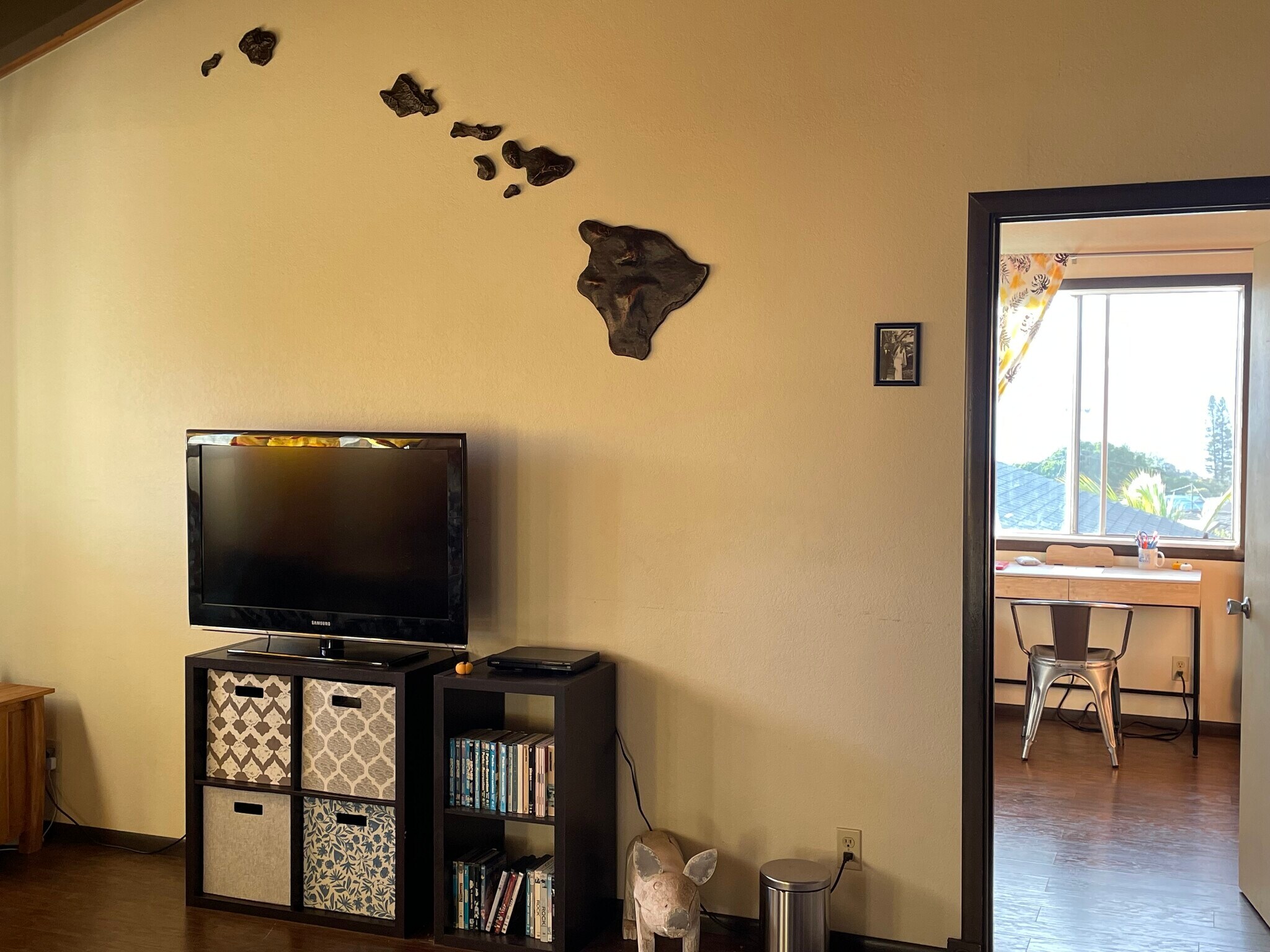 Building Photo - 115 Mahola St