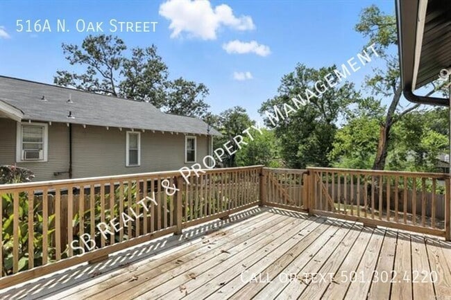 Building Photo - 516 N Oak St