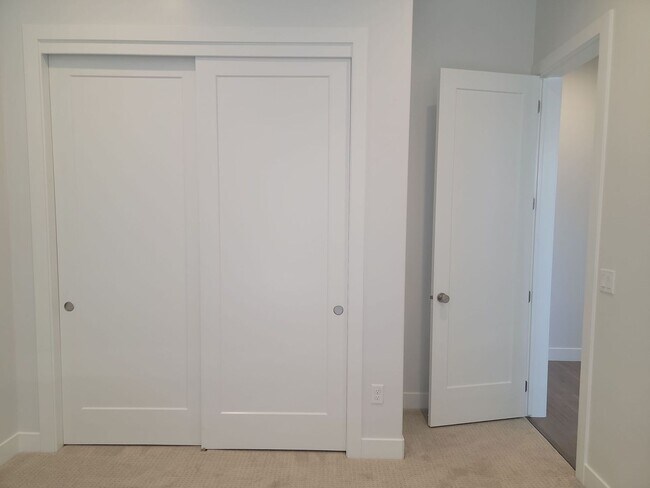 Building Photo - Brand New Stylish 3 Bedroom Home!