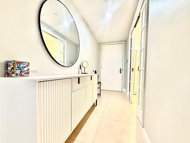 Building Photo - 1830 S Ocean Dr