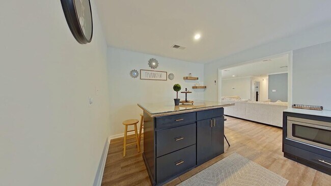 Building Photo - 3083 Skyline Dr