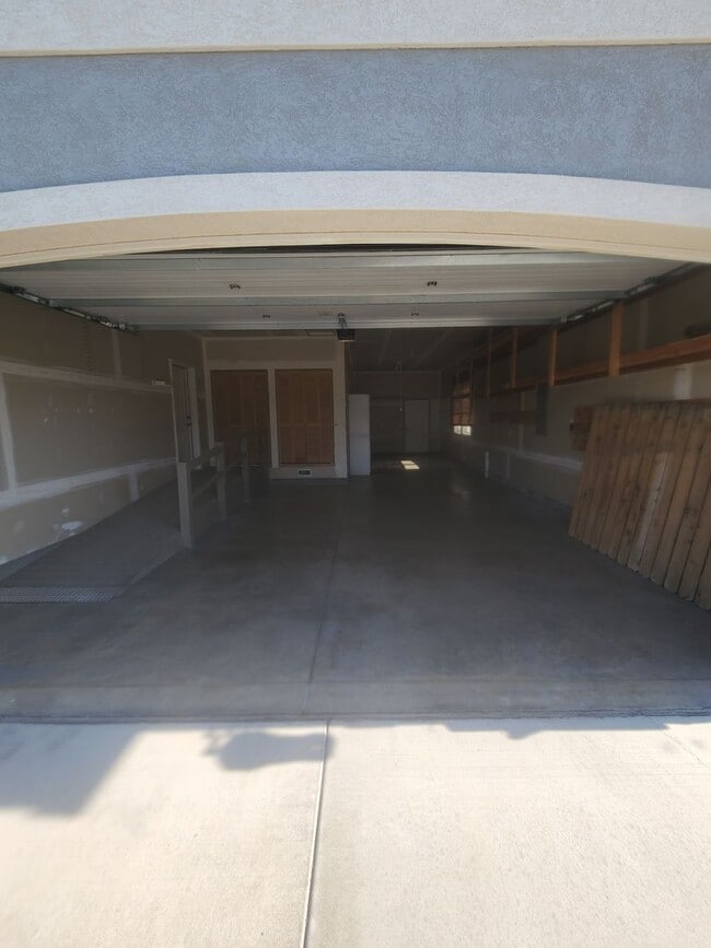 Building Photo - 3 Bedroom 2 Bathroom