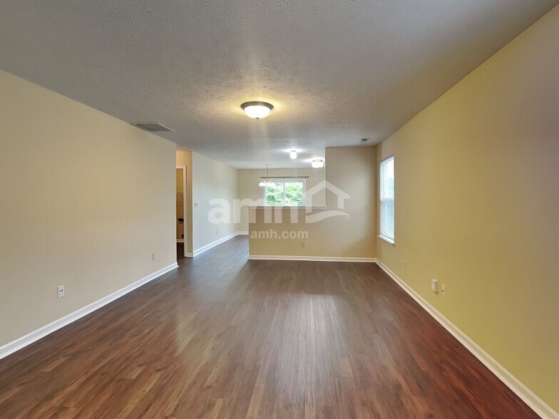 Building Photo - 10917 Snowdrop Way