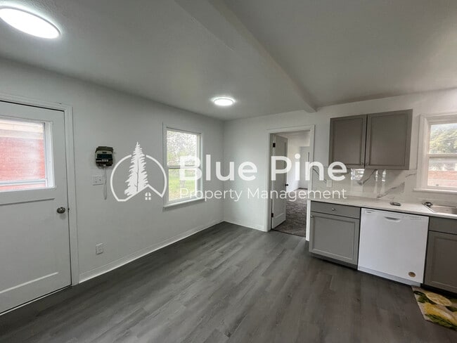 Building Photo - 975 K St
