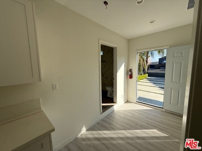 Building Photo - 1413 N Avon St