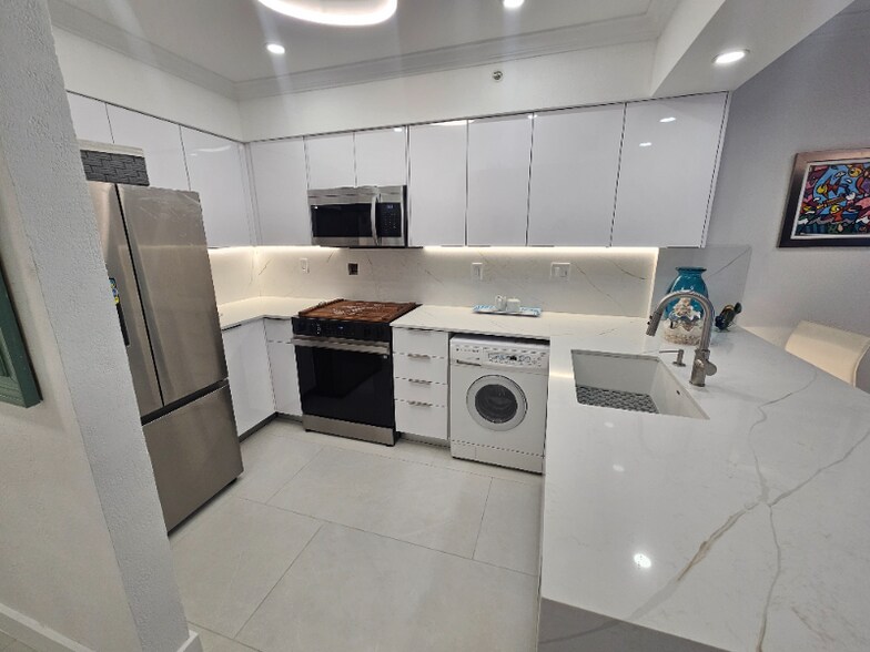 Building Photo - 2501 S Ocean Dr