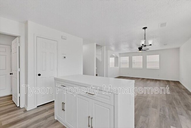 Building Photo - 10339 Vendaval Ave NW