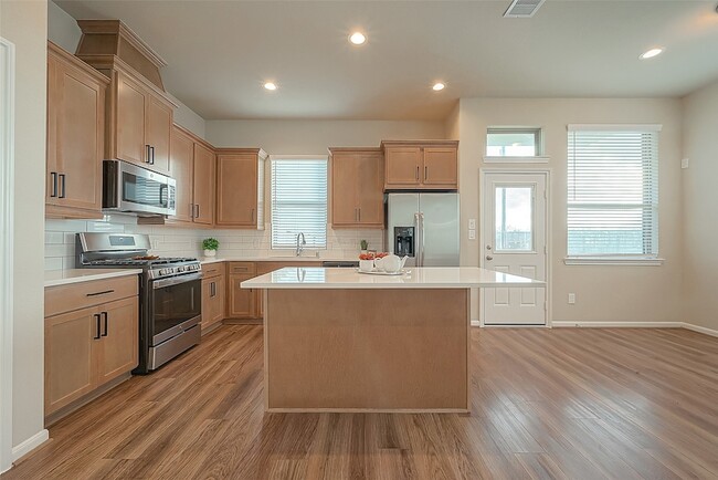 Building Photo - 8700 Laurel Crest Dr